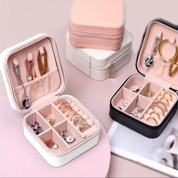 NWT Single Layer Black Jewelry Storage Box - Picture 2 of 6